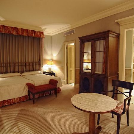 Adler Hotell Madrid Eksteriør bilde