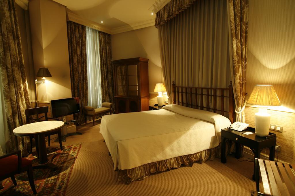 Adler Hotell Madrid Eksteriør bilde