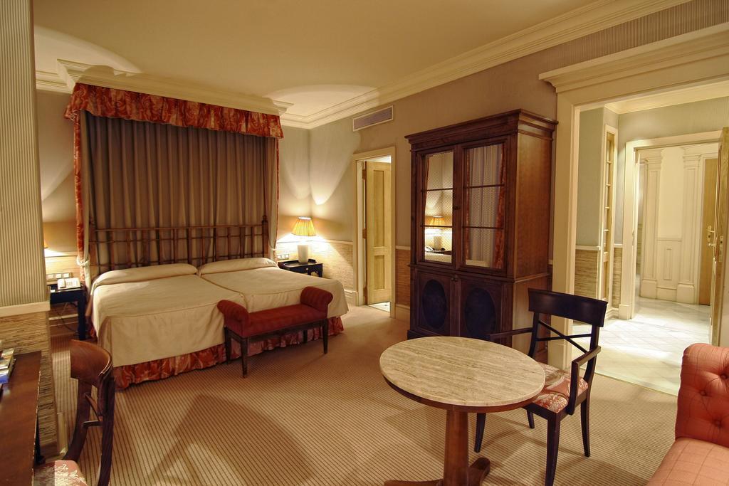 Adler Hotell Madrid Eksteriør bilde