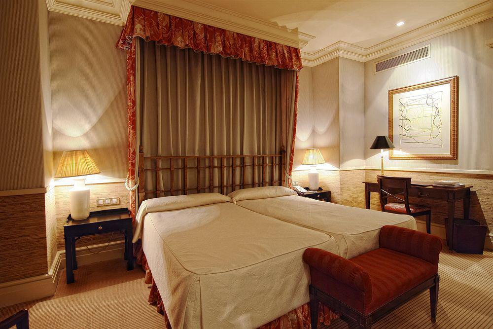 Adler Hotell Madrid Eksteriør bilde